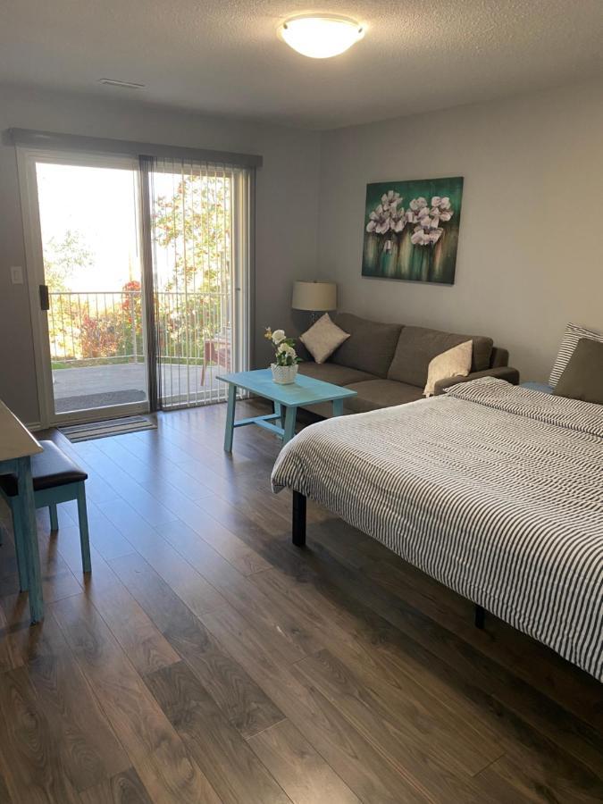 Guest Suite With Patio That Backs Onto Greenbelt Kamloops Ngoại thất bức ảnh